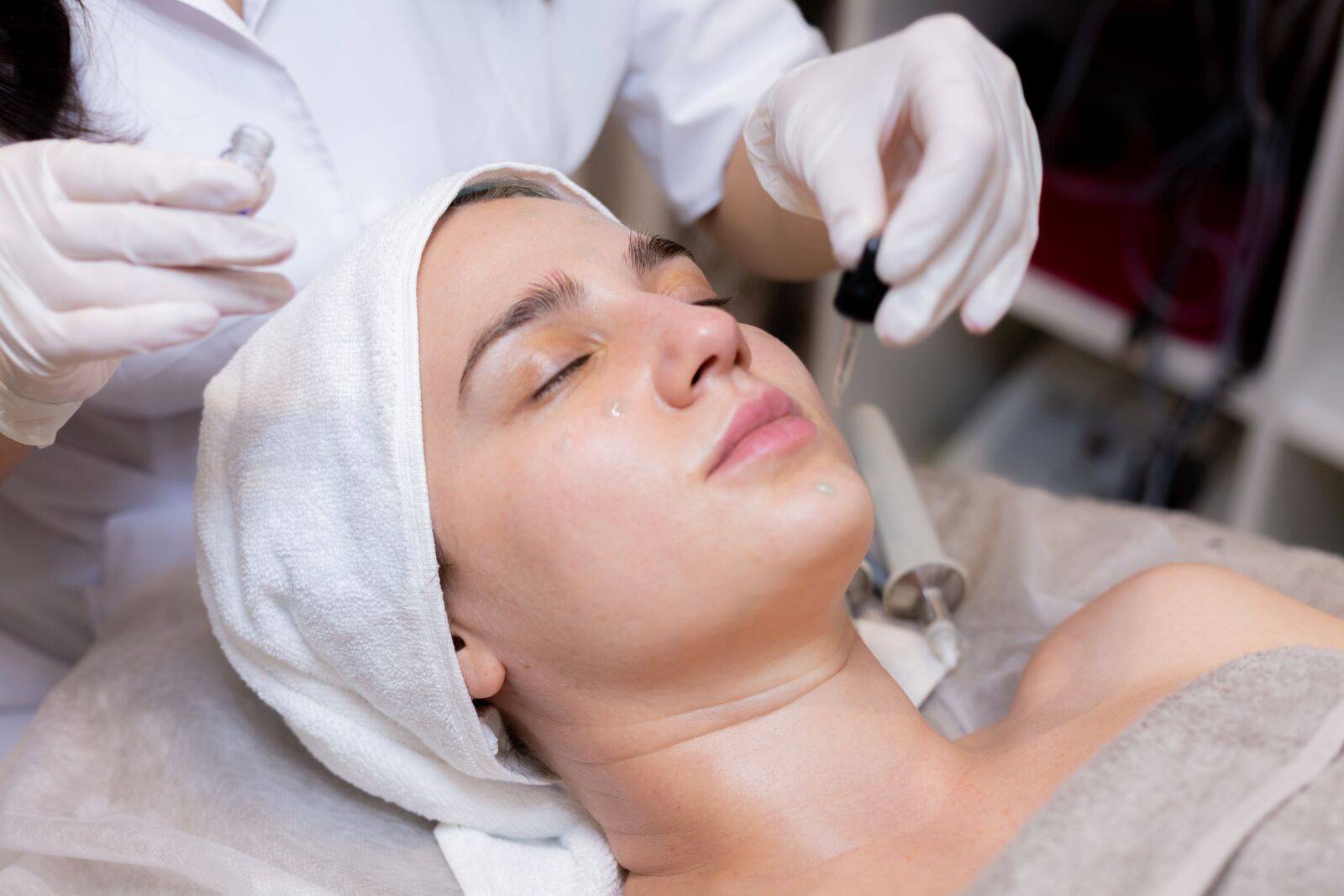 Skin Lightening Treatment treatment at Derma Essence Noida
